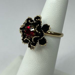 Vintage Vogue Brand Gold Tone Flower Ring w/ Red Stone